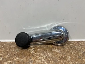 1992 OLDSMOBILE CUTLASS CIERA MANUAL WINDOW CRANK. FITS LEFT/ RIGHT - Picture 1 of 2