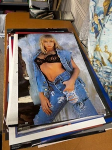 #144 Poster Vintage 1990 35x23 Sexy Traci Lords Denuim Gilet Nero Reggiseno Pizzo Adulto - Foto 1 di 9
