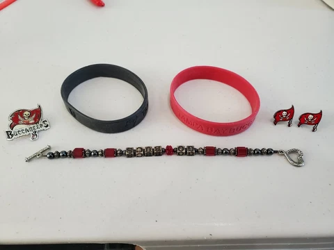 Tampa Bay Buccaneers NFL Silver Earrings Bracelets Pin  Charm LOT Cover
