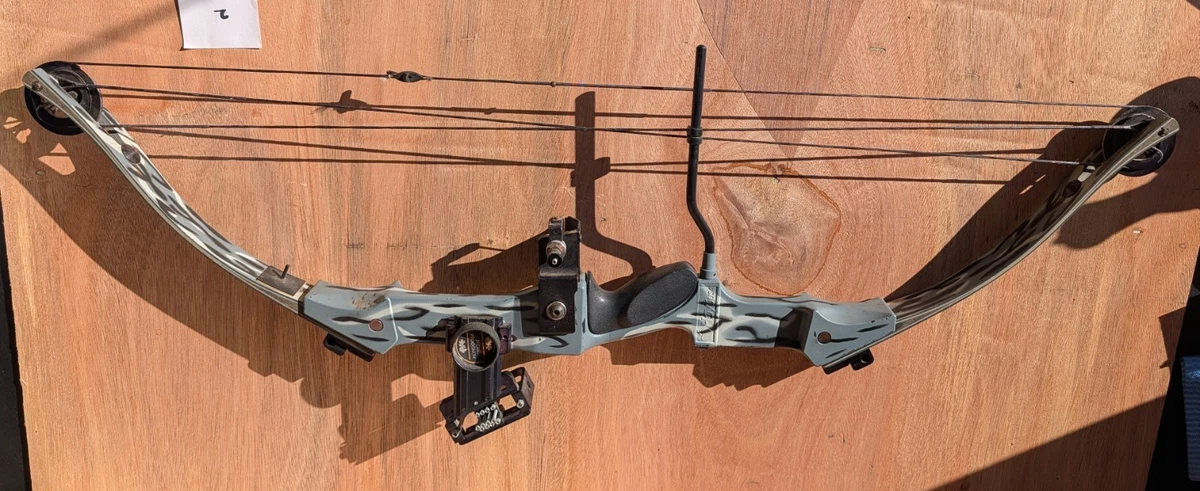 Hoyt USAアーチェリー Hoyt Multi-Color Archery Compound Bows 30in in. Draw Length for