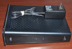 ARRIS SURFboard SBG8300 DOCSIS 3.1 Gigabitowy modem kablowy i AC2350 dwuzakresowy Wi-Fi - Zdjęcie 1 z 4