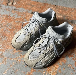 Adidas Yeezy Boost 700 V2 - Hospital blue - Picture 1 of 3