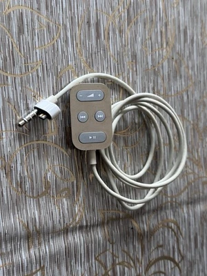 Genuine Apple Wired Remote Control A1018 1st 2nd Generation iPod Classic - Image 1 of 2