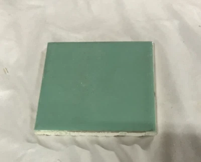 1 azulejo de baño verde jadeíta cerámica AE de colección 4" cuadrados. Muestra Hecha en EE. UU. Antiguo 685-25B Foto 1 de 3