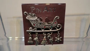 Pin Art Spoontiques Peltre CHRISMAS TRINEO Y 5 Dijes NUNCA USADO NUEVO - Imagen 1 de 5
