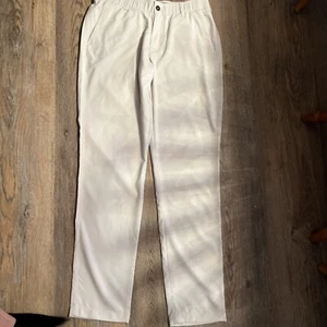 NWT 34x34 Under Armour Men's Showdown Chino Lt Beige Tapered from Knee to Leg - Picture 1 of 4