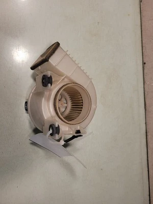 Ventilador de refrigeración de batería trasero del motor del ventilador del conductor Toyota RAV4 G9230-48080 LH 2016 Foto 1 de 4