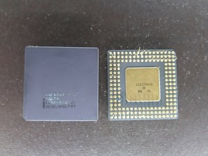 2X  INTEL 486  VINTAGE CERAMIC CPU FOR GOLD SCRAP RECOVERY RARE 