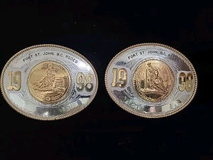 Fort St John B.C. Rodeo 1998 Gürtelschnallen 2 Stück - Bild 1 von 8