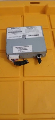 2017 Honda HR-V Satellite Control Module #39820-T7W-A010-M1 - Image 1 of 2