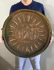 Vassoio vintage Qajar persiano mediorientale rame tondo rilievo re 22,25" - Foto 1 di 23