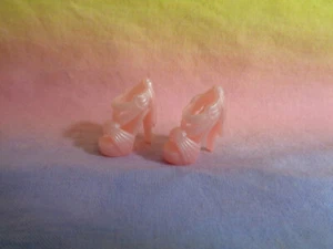 Barbie Puppe oder ähnlich große Puppe rosa Schuhe - Bild 1 von 4