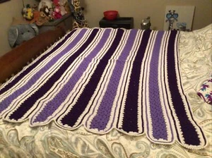 Vintage handgefertigte gehäkelte afghanische Decke 66”x50” - Bild 1 von 4