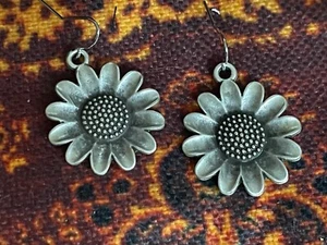 ARTISAN MADE DETAILED SUNFLOWER ZINC ALLOY TURKEY DANGLE EARRINGS EXTRA SPECIAL - Picture 1 of 2