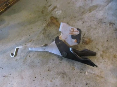 Subaru Forester XT 2006 bisagra y montaje del asiento central trasero Foto 1 de 2