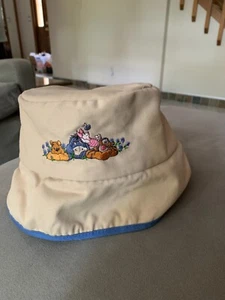 UNBENUTZT VINTAGE WINNIE THE POOH BUCKET-HUT BESTICKT EEYORE FERKEL TIGGER DISNEY - Bild 1 von 6