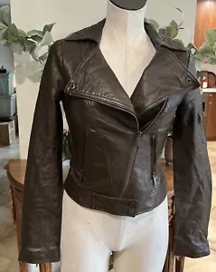 Chaqueta de cuero Bebe Vintage marrón tachonado Y2K Moto. Moto pequeña mujer. - Imagen 1 de 10