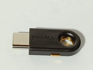YubiKey 5C Series multi-protocol USB-C security key _0,002_6 - Bild 1 von 3