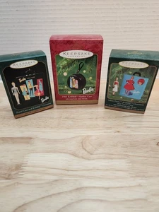 Menge 3 Hallmark Andenken Barbie Ornament Reise Etui 2000, 1999 & 2001 Hutschachtel - Bild 1 von 11