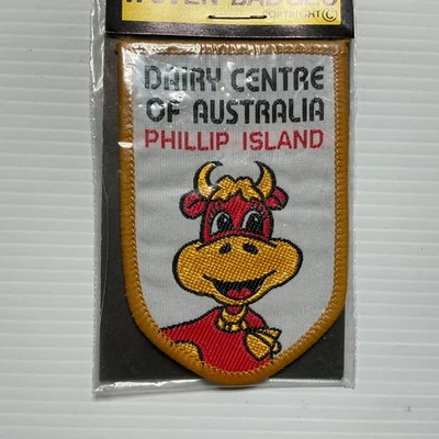 VINTAGE DAIRY CENTRE OF AUSTRALIA PHILLIP ISLAND PATCH WOVEN CLOTH SEW-ON BADGE - image 1 of 2