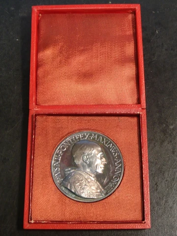 1951 Pope Pius XII Vatican City Mistruzzi Silver Medal Anno XIII Year 13 1.2 ozt Cover