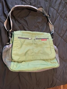 Skip Hop Via Tech Messenger Diaper Bag Baby Bag with Cushioned Changing Pad EUC - Picture 1 of 4