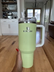 Stanley 40oz. Citron Insulated Flowstate Quencher H2.0 Tumbler Target Exl. T4 - Bild 1 von 7