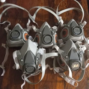 5 Pairs Of Medium Sized 3M Half-Face Respirator 0086 EN140 Pre Owned Free Ship - Picture 1 of 1