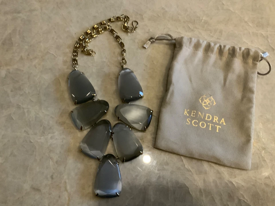 Collar Kendra Scott Harlow llamativo en gris/228,00 Foto 1 de 1