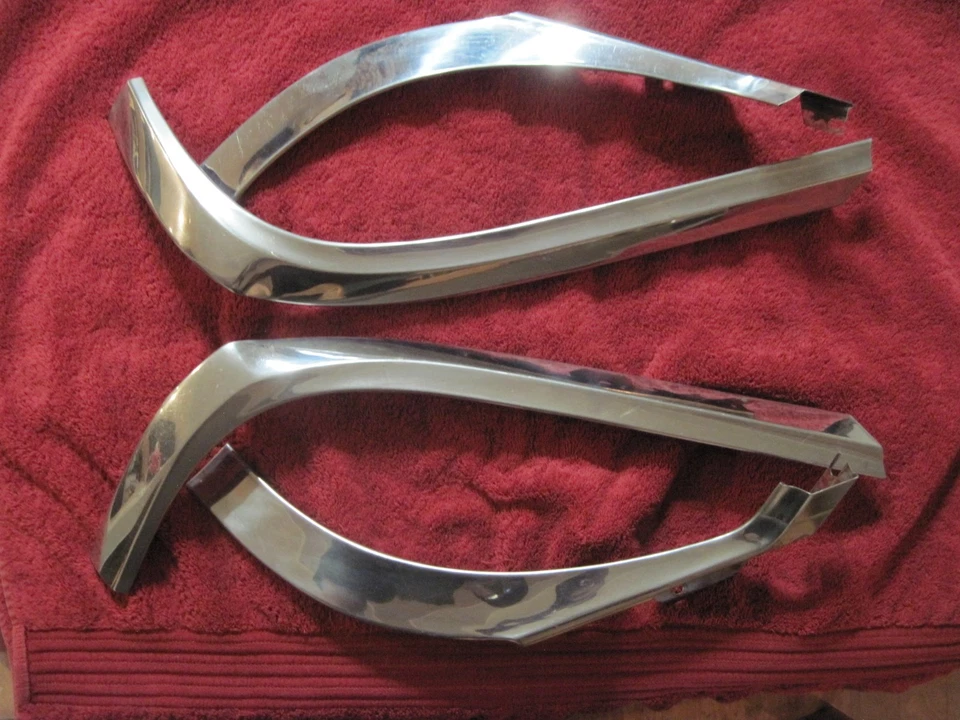 Chrysler Newport 1963 1964 parabrisas delantero moldura pilar A Foto 1 de 4