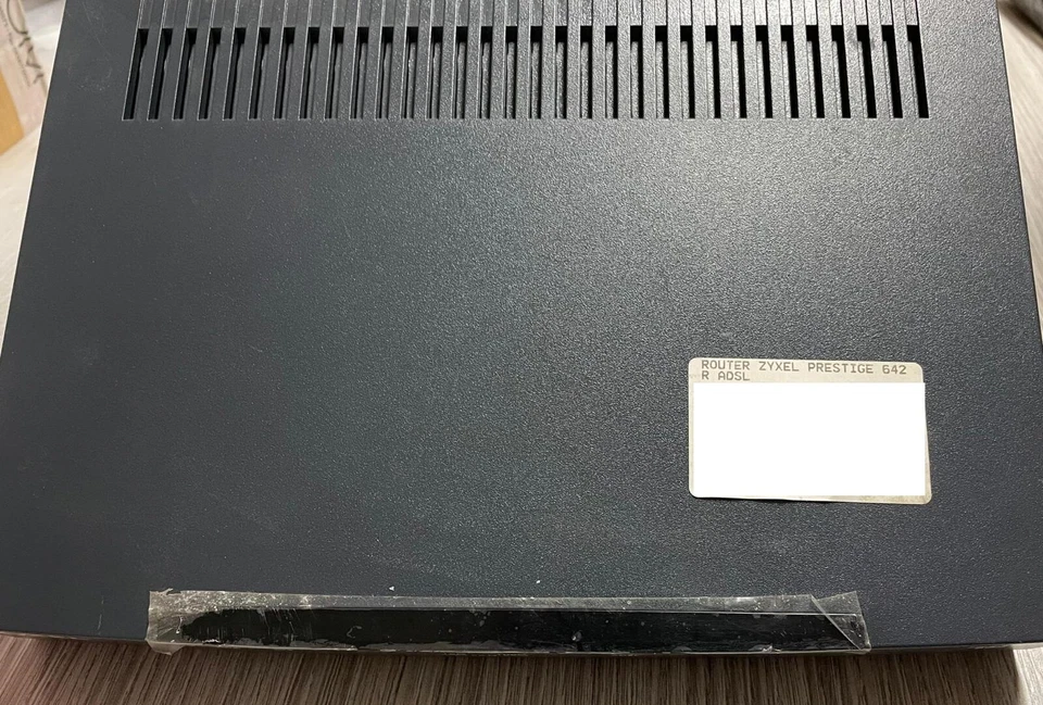 Router ADSL Zyxel 642R nuovo privo di confezione e di alimentatore - Immagine 1 di 2