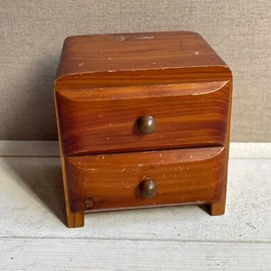 Joyería artesanal vintage de cedro Cherokee in the Smokies de 5" x 5" caja de 2 cajones - Imagen 1 de 6