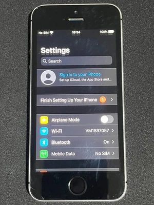 Apple iPhone 5se - 16GB -  Silver (Unlocked) A1429 (GSM) - Image 1 of 3