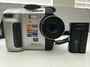 SONY FD Mavica MVC-FD92 Digital Camera 1.6MP w/Case Untested - Picture 1 of 6
