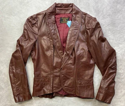 Jaqueta de couro vermelha clássica vintage anos 80 tamanho pequeno botões ausentes Avant Garde - Imagem 1 de 4