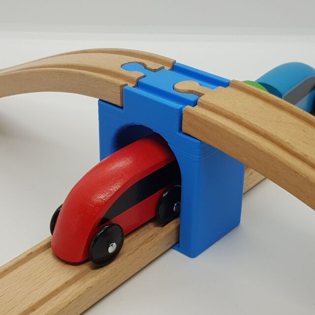 Trem brinquedo com controle remoto com trilho madeira