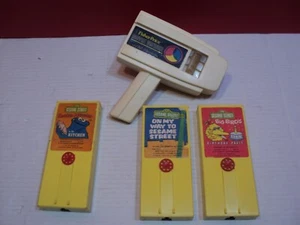 Vintage Fisher Price Movie Viewer + 3 Sesame Street Movie Cartridges - Picture 1 of 6