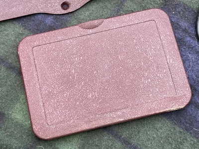 Cubierta de fusible lateral pasajero borgoña Mercedes-Benz R107 560SL 380SL SLC Foto 1 de 3