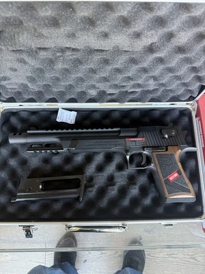 Pistola de Airsoft We Tech Desert Eagle Raccoon Special Co2. Foto 1 de 3