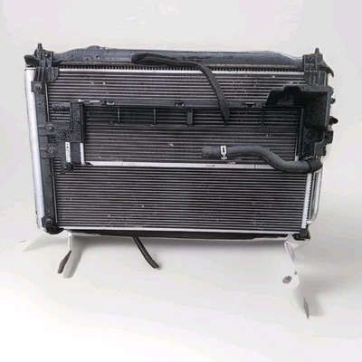 Radiador Infiniti Q60 Redsport 2021 Foto 1 de 4