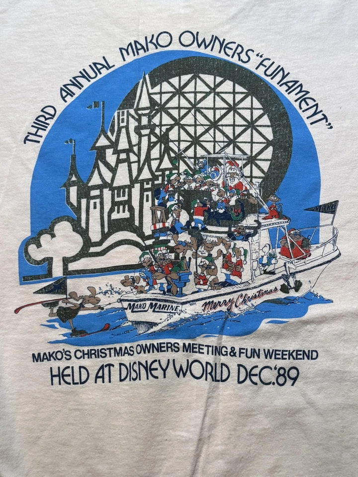 Винтажная мужская футболка Mako Marine Disney World средний размер розовая 1989 Christmas Boat - Изображение 1 из 4