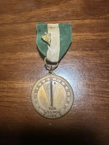 Pfadfinder Ten O'Clock Line Trail Medaille mit Wiederholungsanstecknadel - Bild 1 von 2