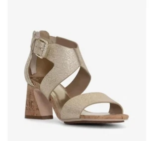 Donald Pliner Esma Sandal Block Heel Size 9 Gold Metallic NWOB - Picture 1 of 13
