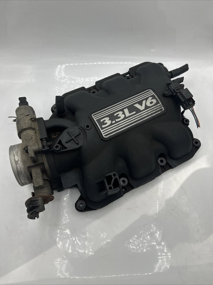 Colector de admisión superior del motor usado se adapta a: Dodge Caravan 2003 3,3 L Foto 1 de 4