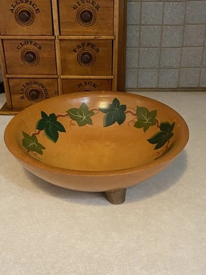 Antiga tigela de massa de madeira munising 3 pernas com folhas e videiras pintadas à mão 11 x 10,5 - Imagem 1 de 4
