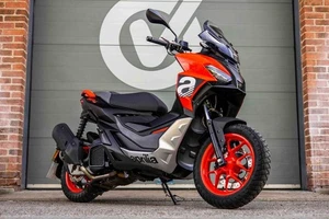 Aprilia SR GT 125 SPORT ! LOW MILES ! LEARNER LEGAL - Picture 1 of 20