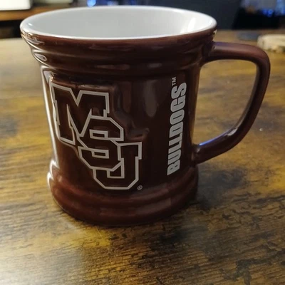 Caneca de café marrom e branca Mississippi State University MSU Bulldogs  - Imagem 1 de 4