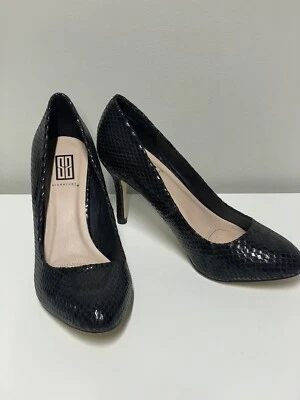 NUEVO Zapatos de tacón de piel de serpiente negros marca Signature talla 6 EE. UU. Foto 1 de 4