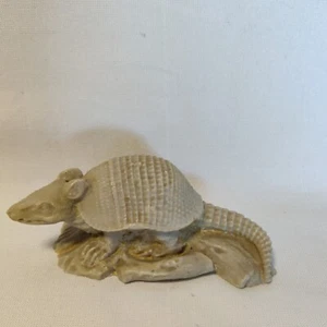 Vintage Chalkware Gürteltier Figur 5 cm L x 3 cm B x 2 cm T - Bild 1 von 7