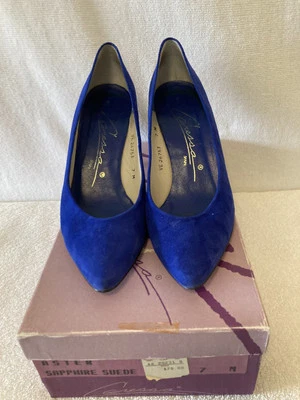 Zapatos de salón vintage de gamuza azul zafiro Caressa Aster punta punta tacón de 3" Foto 1 de 4